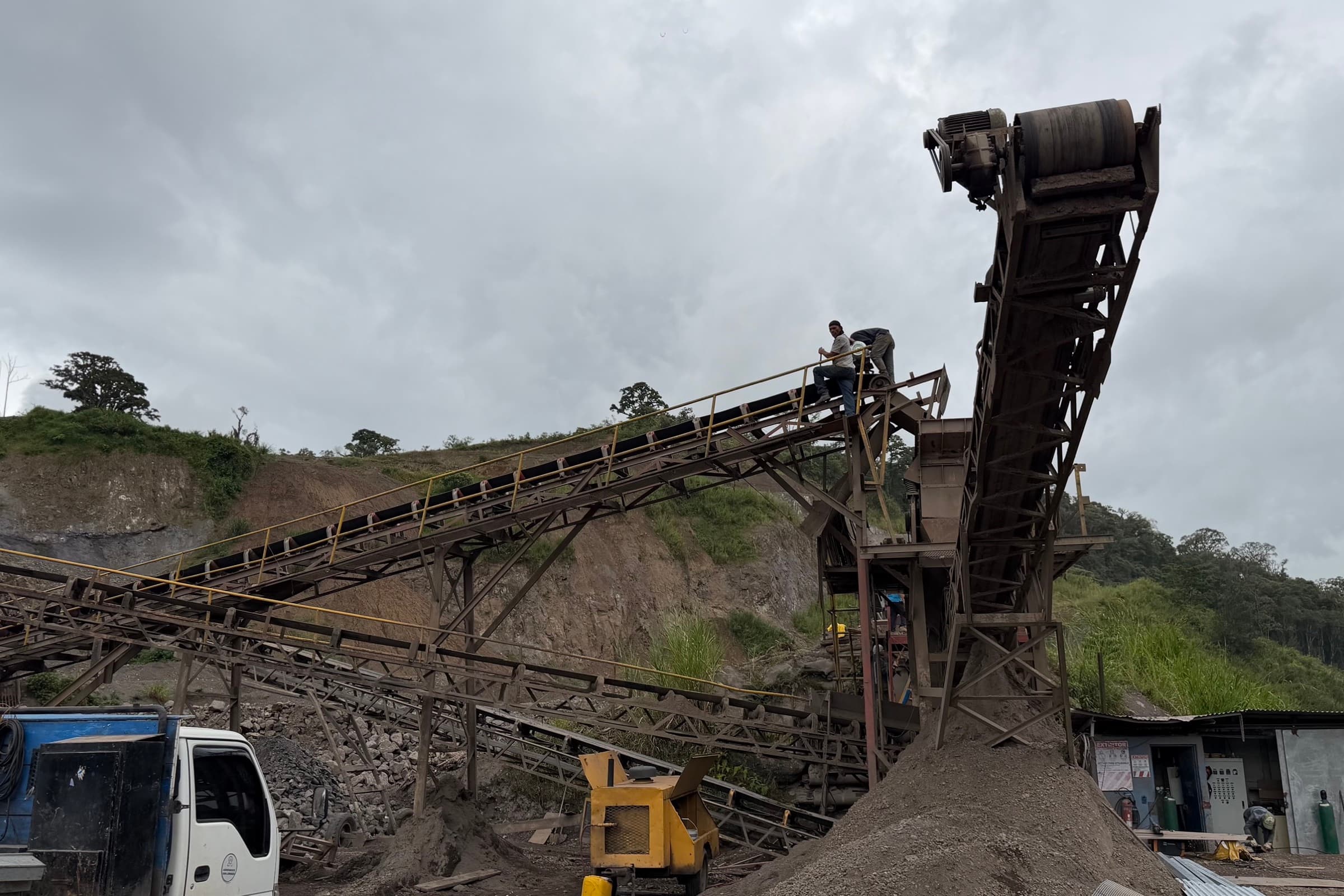 Cintas transportadoras clasificando material